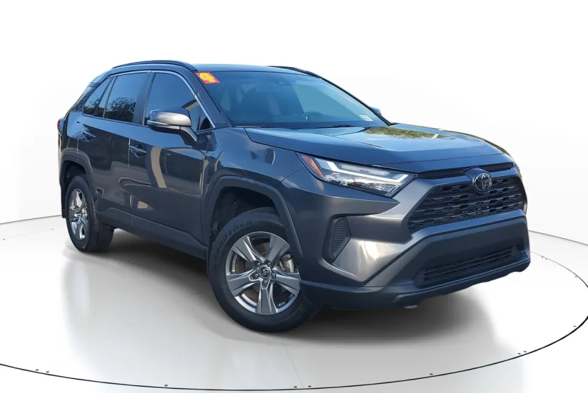 2024 Toyota RAV4 XLE photo 1