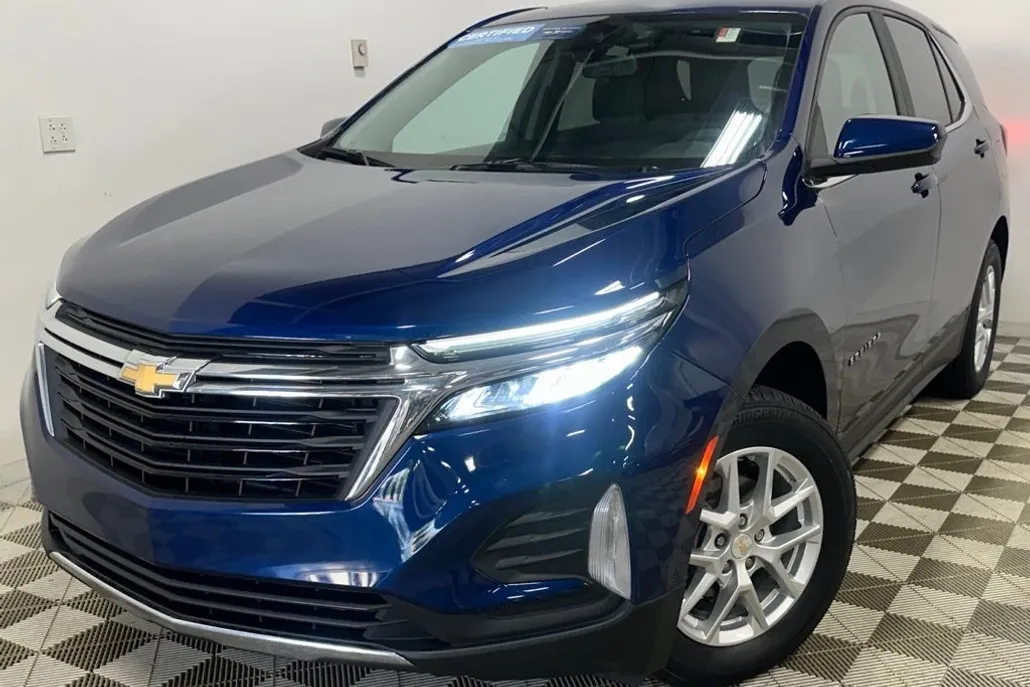 2023 Chevrolet Equinox LT photo 1