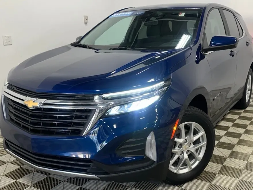 2023 Chevrolet Equinox LT photo 1