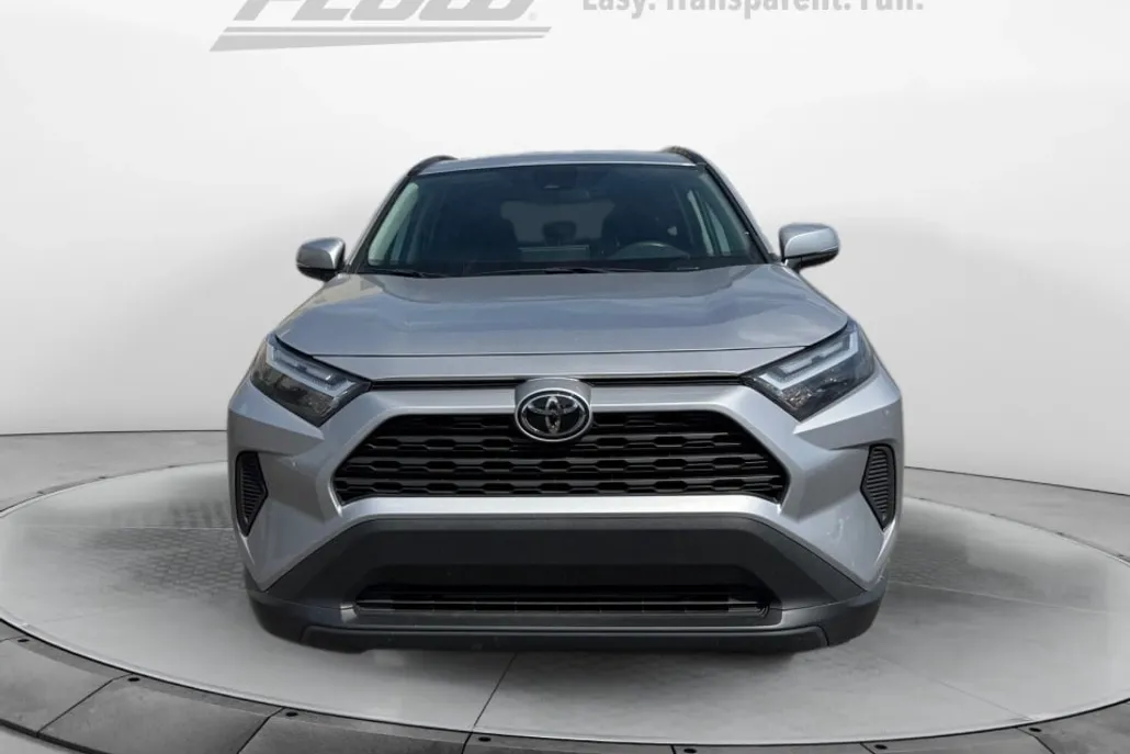2024 Toyota RAV4 XLE photo 1
