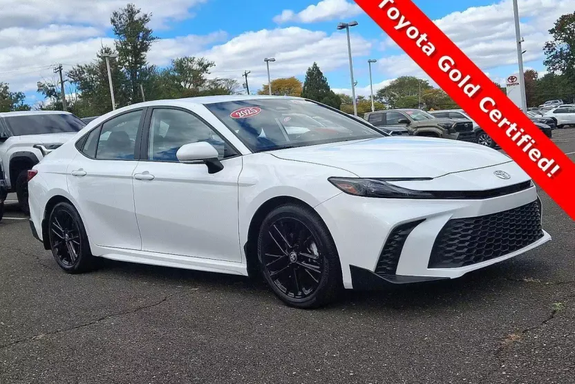 2025 Toyota Camry LE SE photo 1