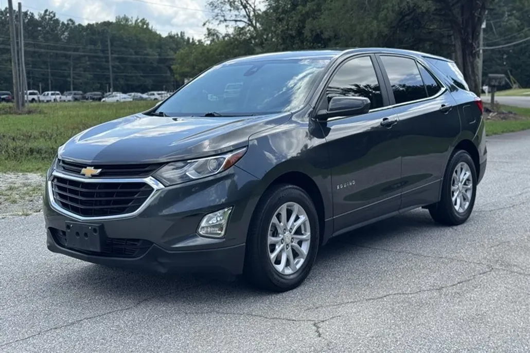 2021 Chevrolet Equinox LT photo 1