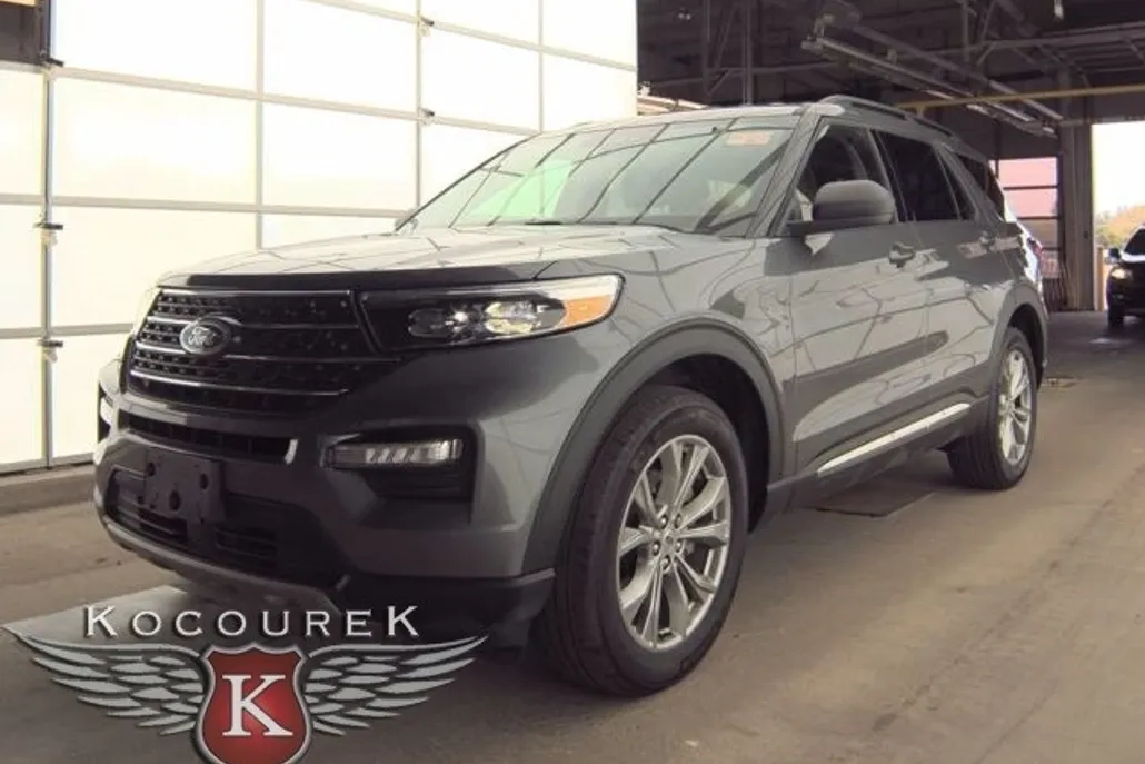 2023 Ford Explorer XLT photo 1