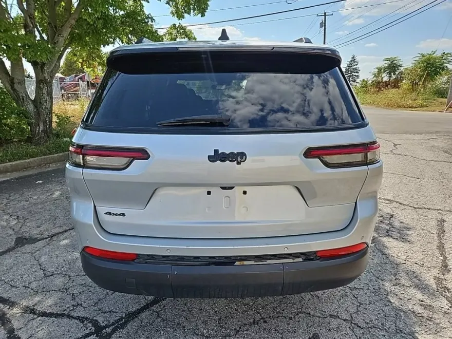 2024 Jeep Grand Cherokee Altitude photo 1