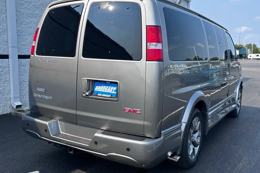 2025 Gmc Savana 2500 Cargo photo 1