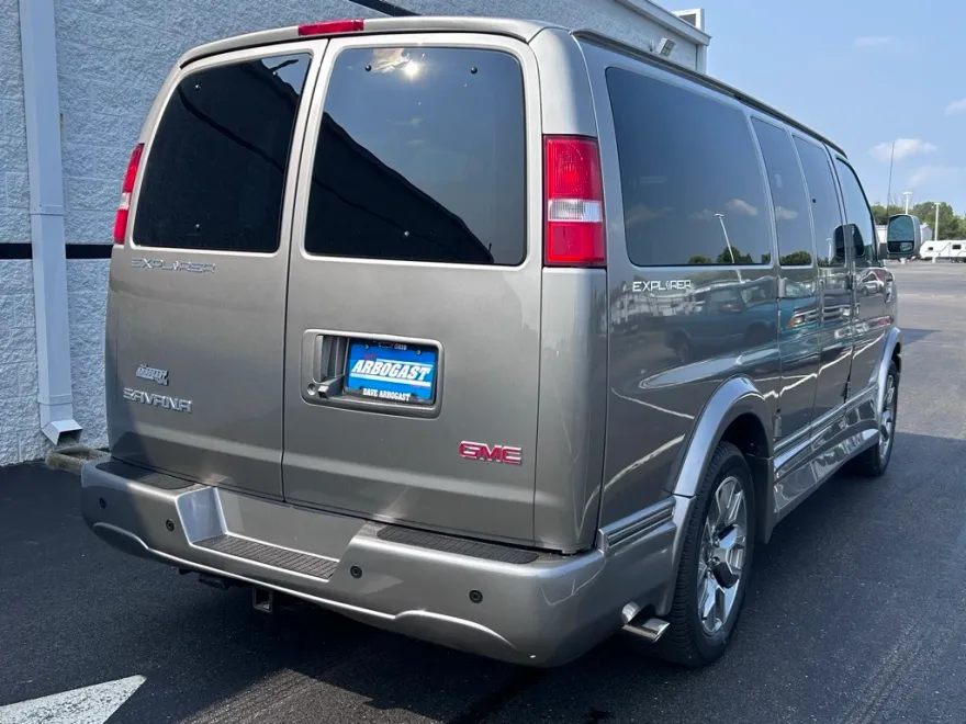 2025 Gmc Savana 2500 Cargo photo 1