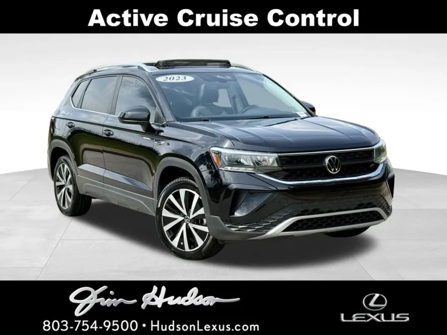 2023 Volkswagen Taos SE photo 1
