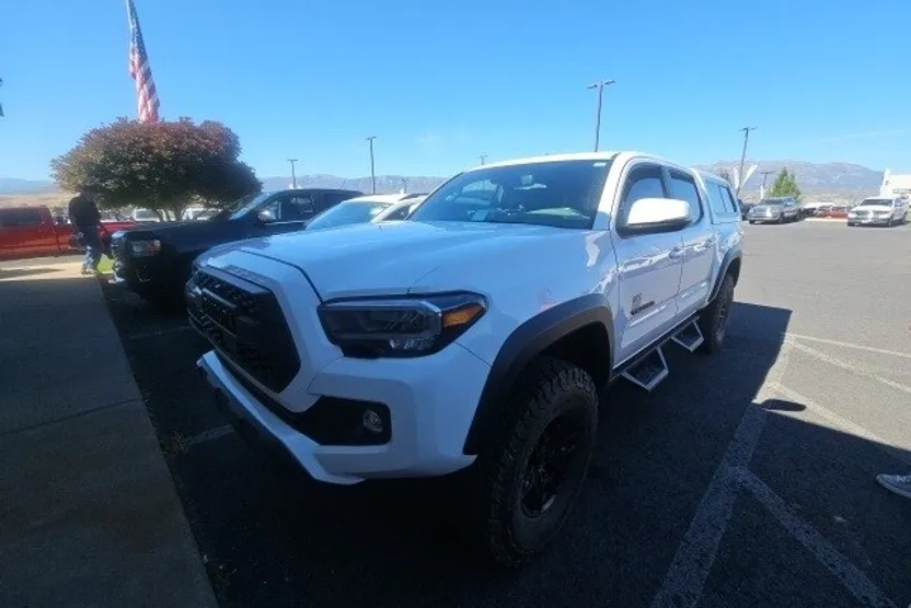 2022 Toyota Tacoma TRD Off-Road Double Cab photo 1