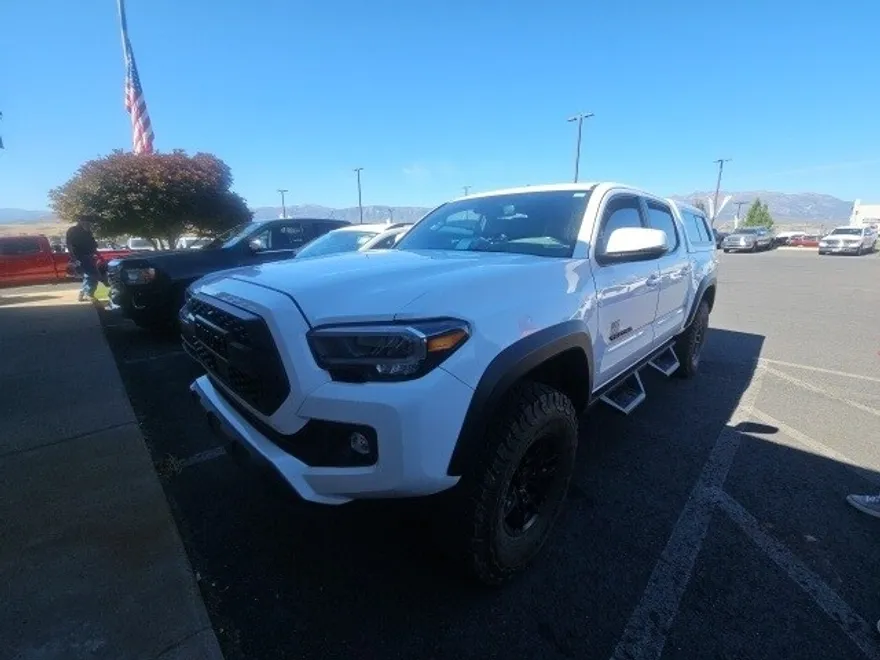 2022 Toyota Tacoma TRD Off-Road Double Cab photo 1