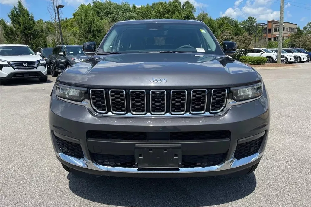 2023 Jeep Grand Cherokee Limited photo 1