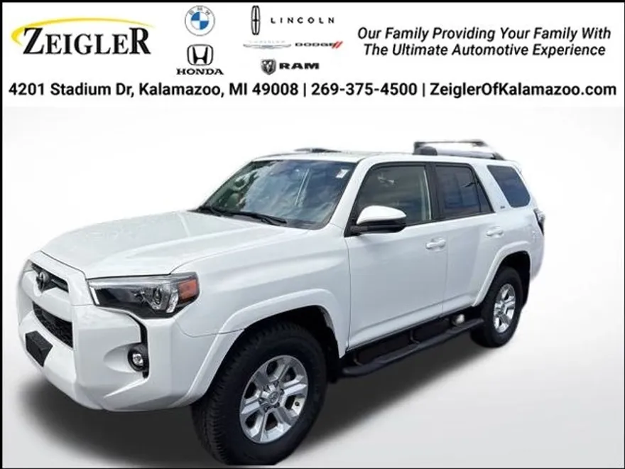 2021 Toyota 4Runner SR5 photo 1