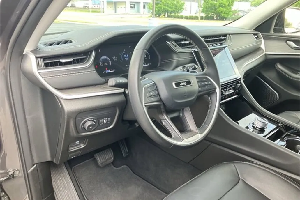 2022 Jeep Grand Cherokee Limited photo 1