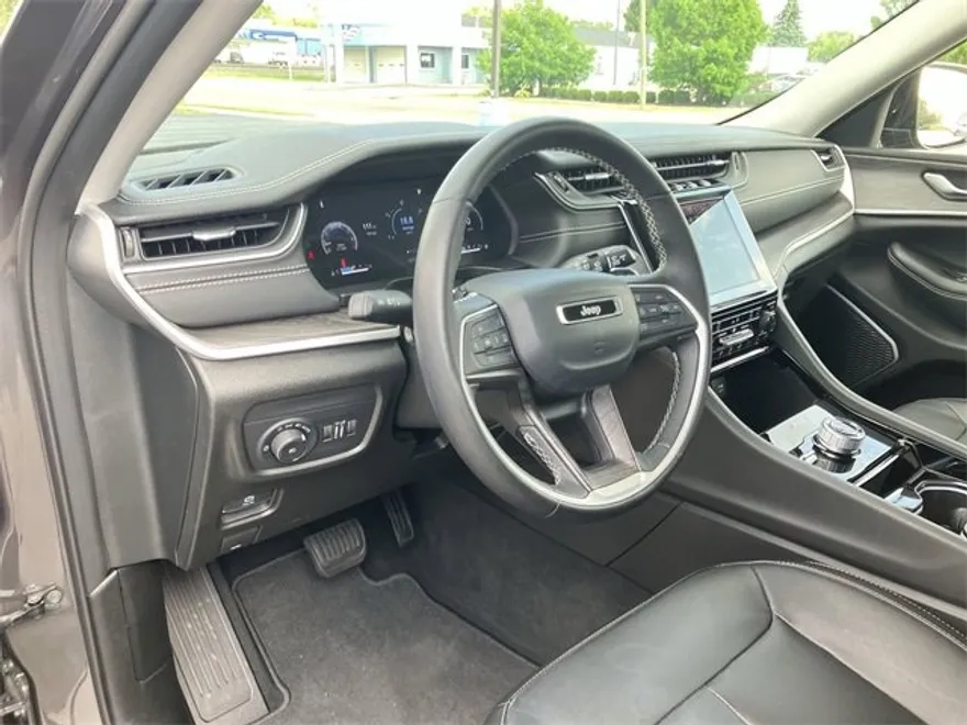 2022 Jeep Grand Cherokee Limited photo 1