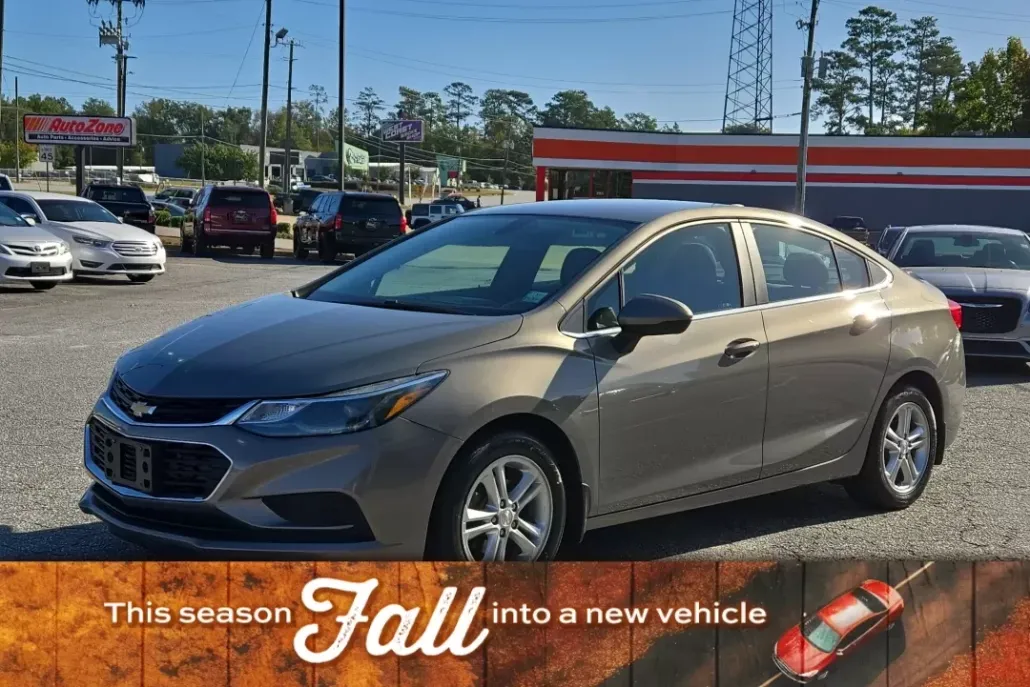 2017 Chevrolet Cruze LT photo 1