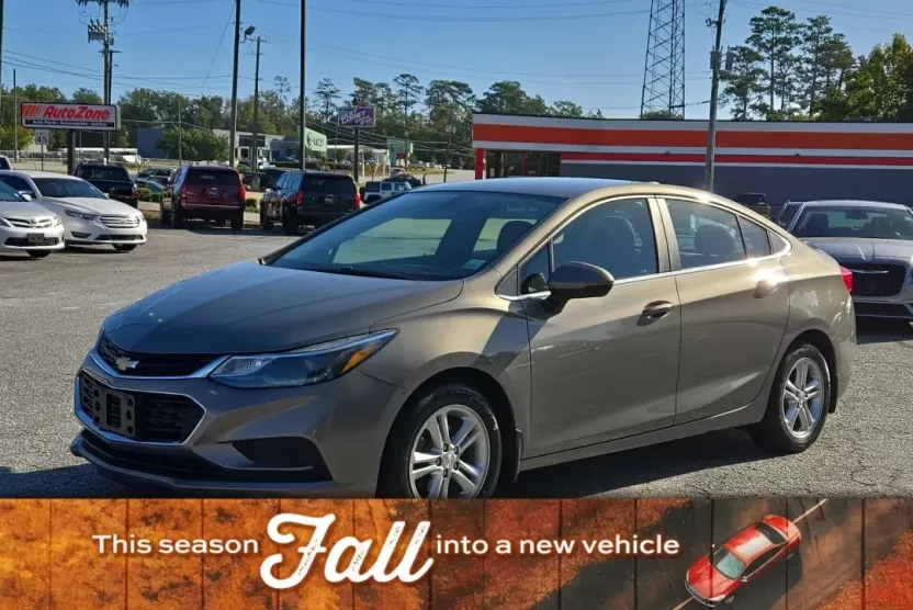 2017 Chevrolet Cruze LT photo 1