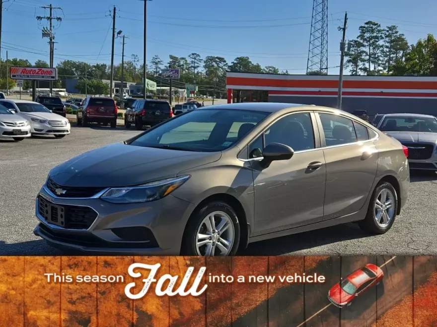 2017 Chevrolet Cruze LT photo 1