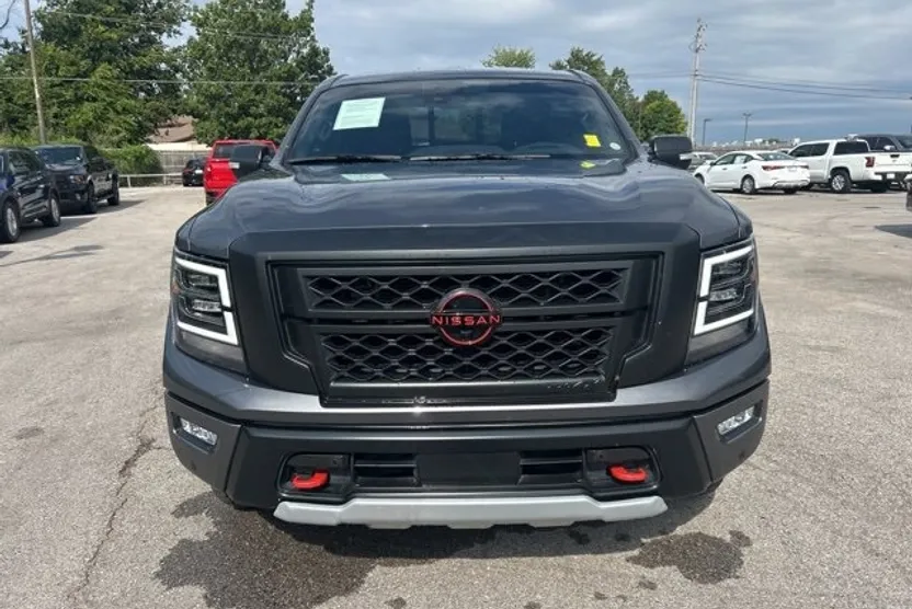 2023 Nissan Titan PRO-4X photo 1