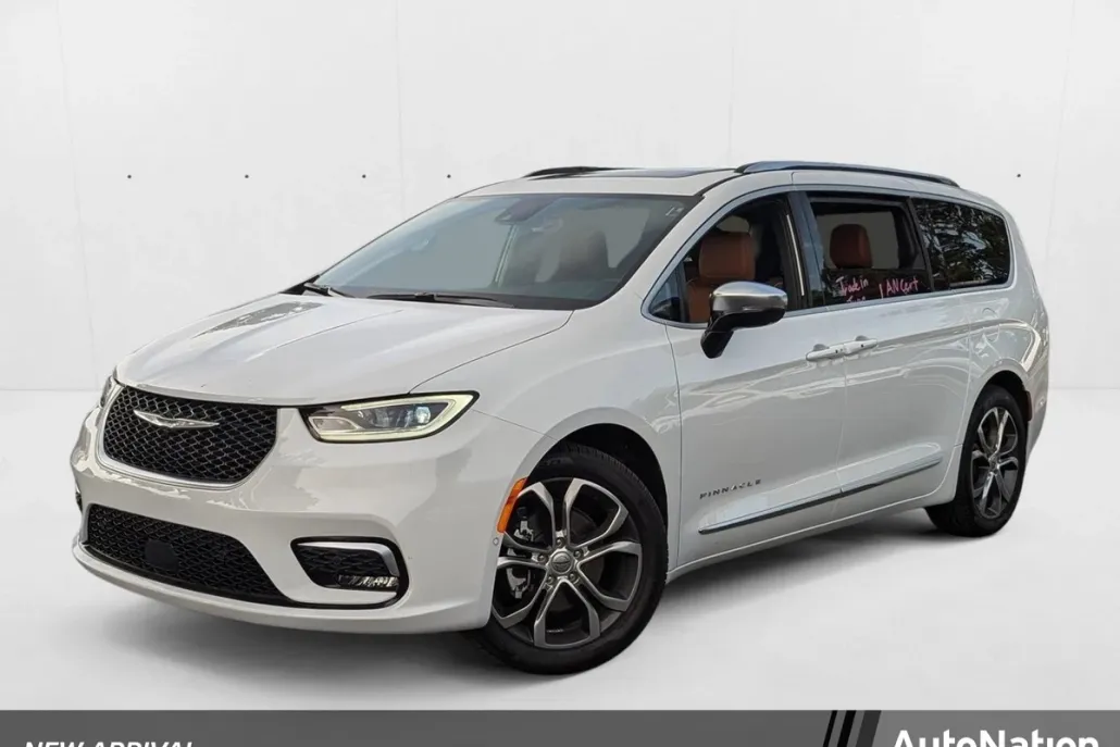 2025 Chrysler Pacifica Pinnacle photo 1