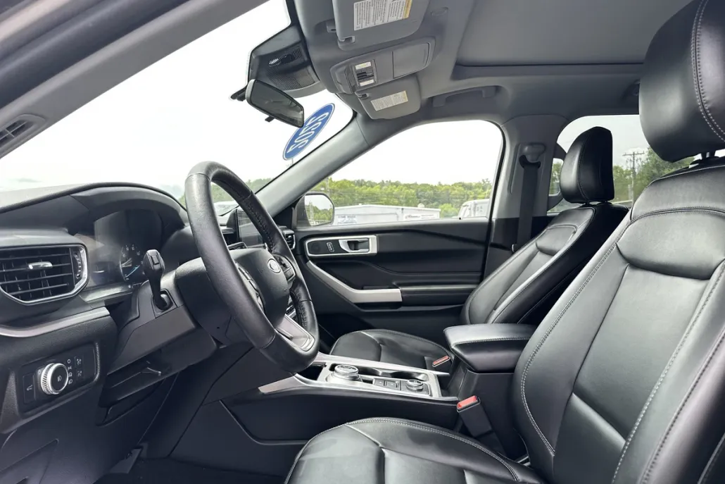 2022 Ford Explorer XLT photo 1