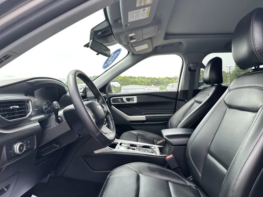 2022 Ford Explorer XLT photo 1