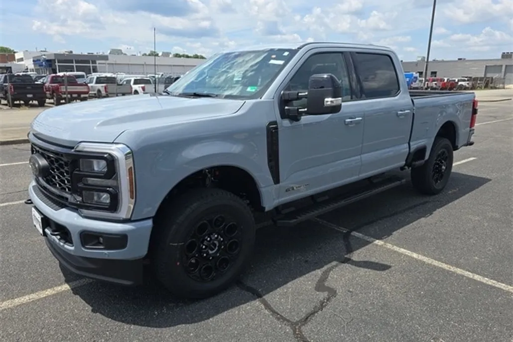 2025 Ford F-250 Lariat photo 1
