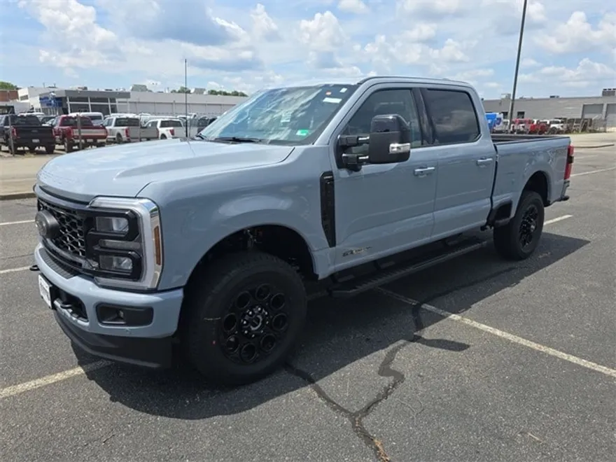 2025 Ford F-250 Lariat photo 1