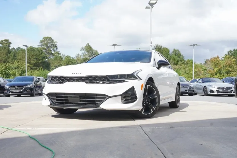 2024 Kia K5 GT-Line photo 1