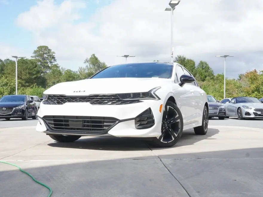 2024 Kia K5 GT-Line photo 1