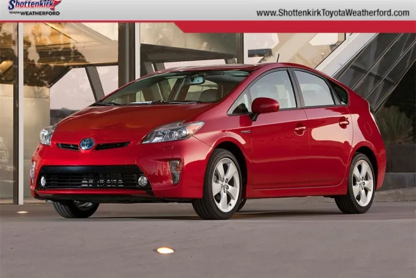 2013 Toyota Prius Three photo 1