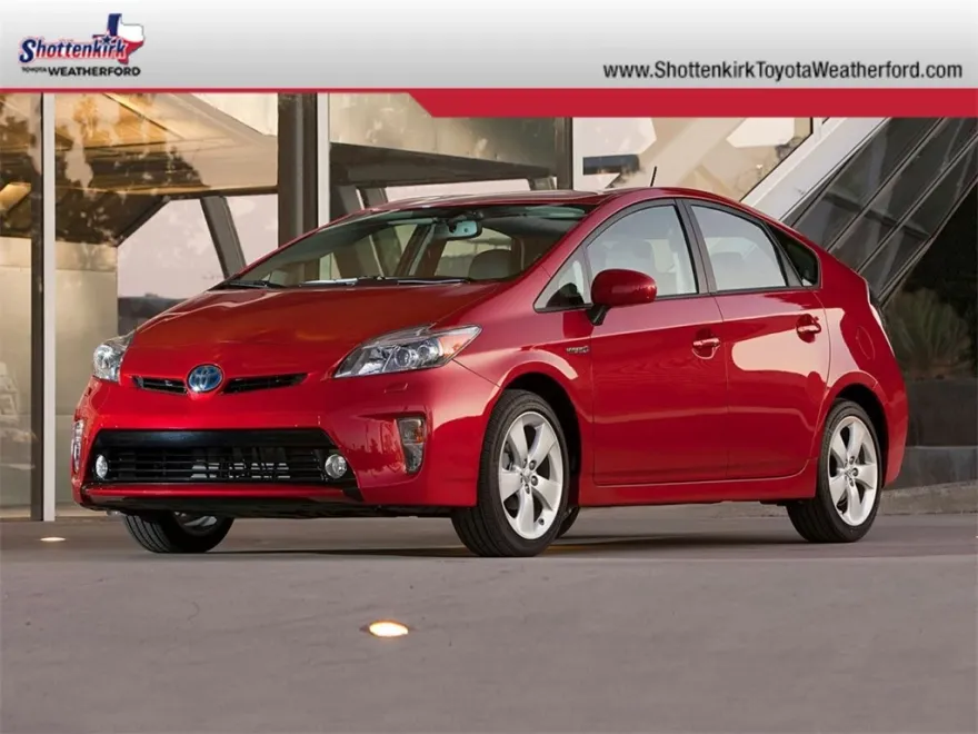 2013 Toyota Prius Three photo 1