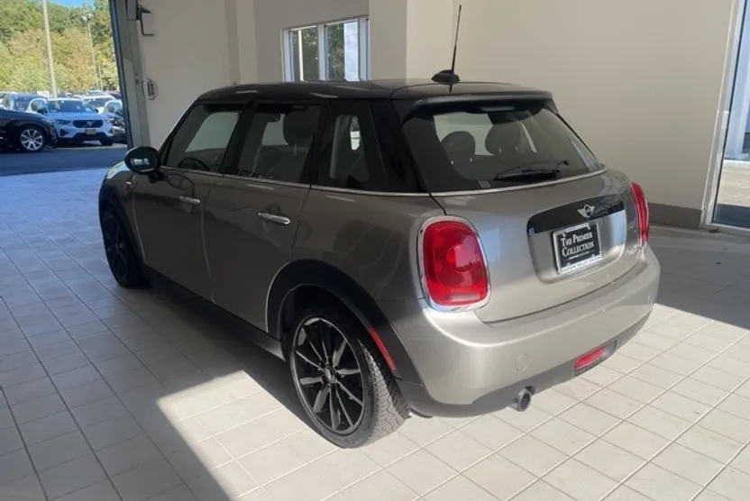 2016 Mini Cooper 4 Door Hardtop photo 1
