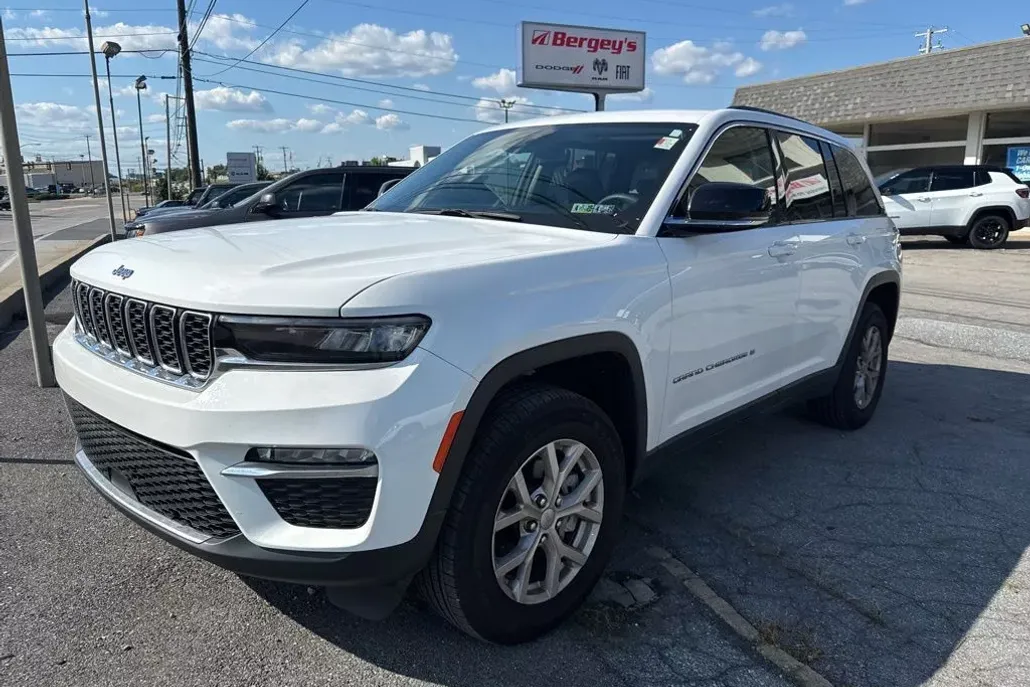 2023 Jeep Grand Cherokee Limited photo 1
