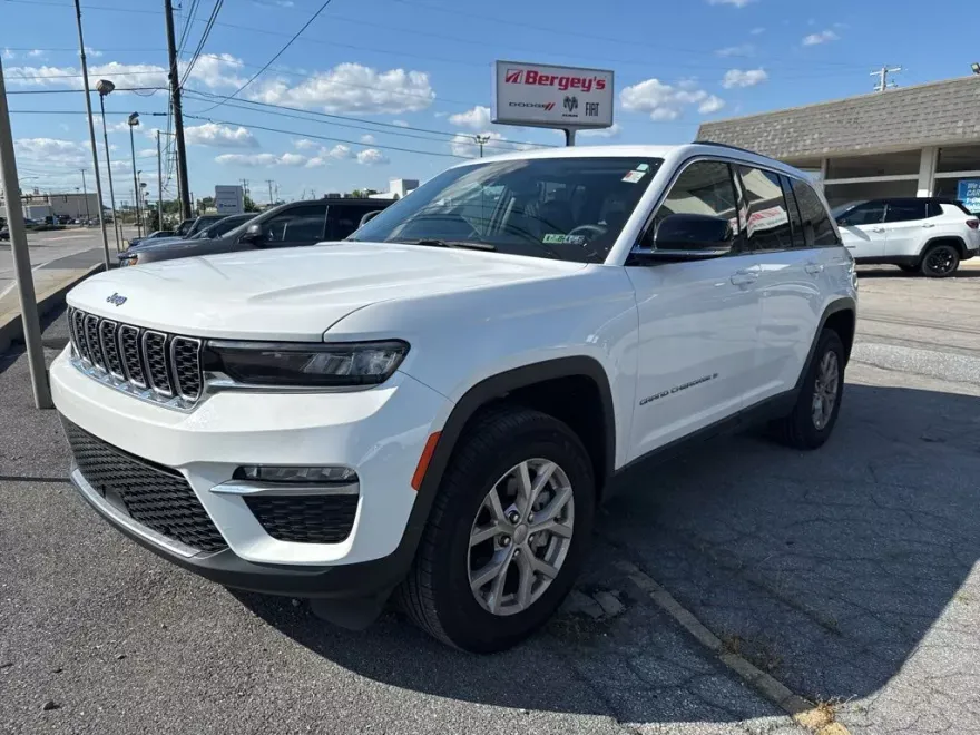 2023 Jeep Grand Cherokee Limited photo 1