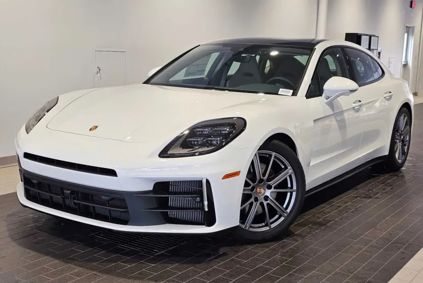 2025 Porsche Panamera 4 photo 1
