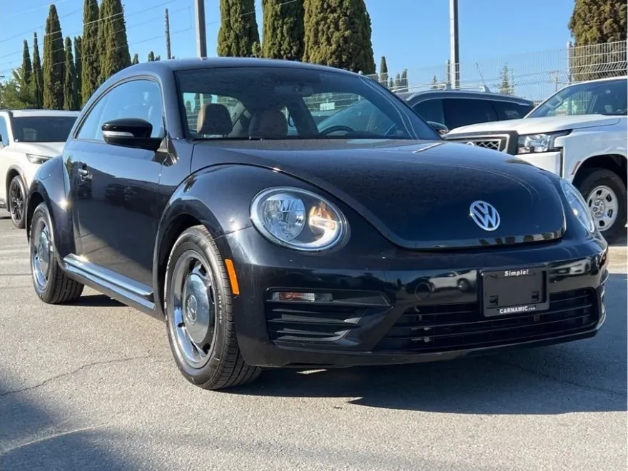 2017 Volkswagen Beetle 1.8T Classic photo 1
