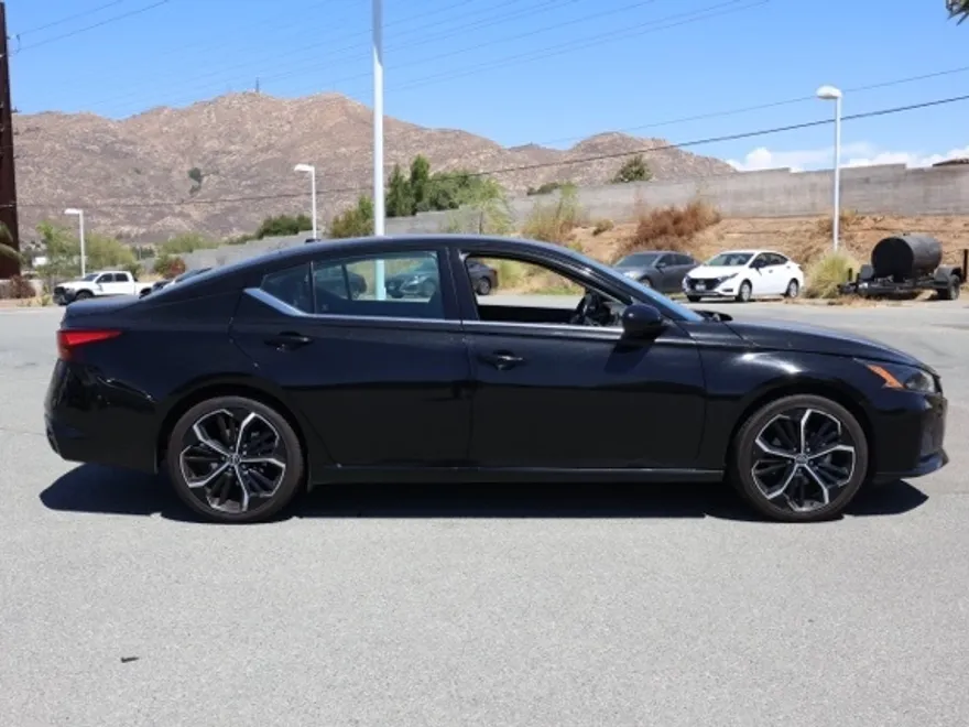2023 Nissan Altima 2.5 SR photo 1