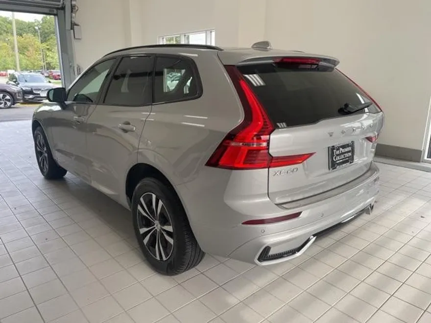2025 Volvo XC60 B5 Core photo 1