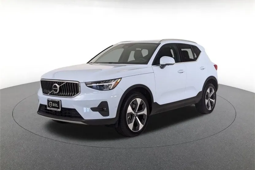 2025 Volvo XC40 Plus photo 1