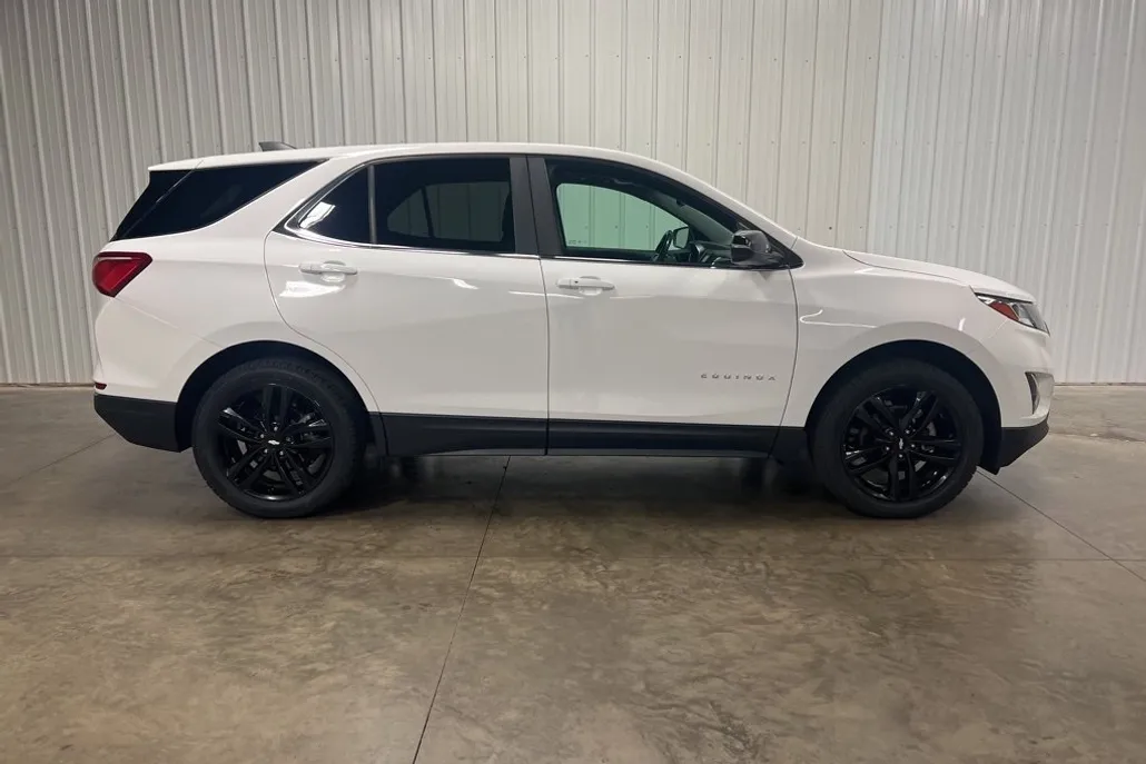 2021 Chevrolet Equinox LT photo 1
