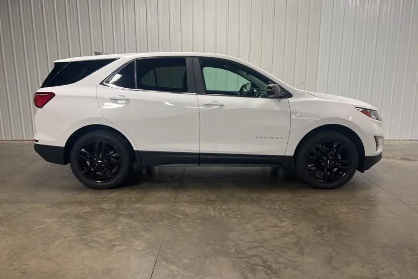 2021 Chevrolet Equinox LT photo 1
