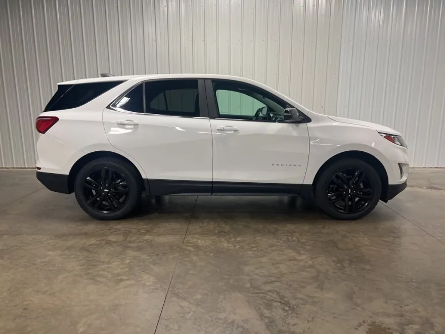 2021 Chevrolet Equinox LT photo 1