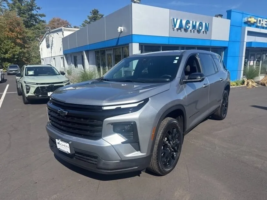2024 Chevrolet Traverse LS photo 1