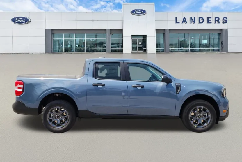 2025 Ford Maverick XLT photo 1