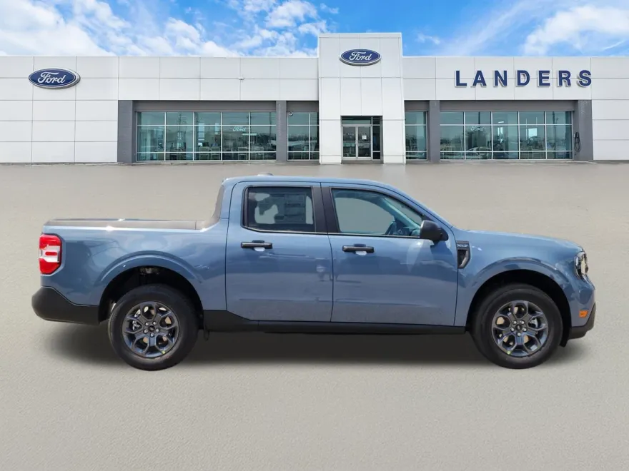 2025 Ford Maverick XLT photo 1