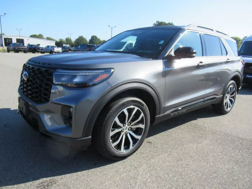 2025 Ford Explorer ST-Line photo 1