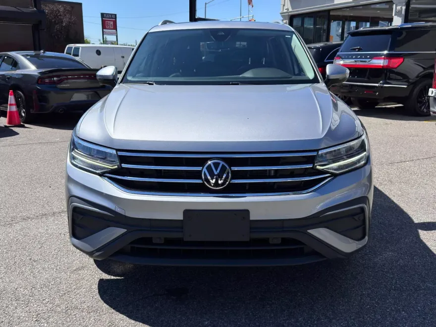 2022 Volkswagen Tiguan SE photo 1