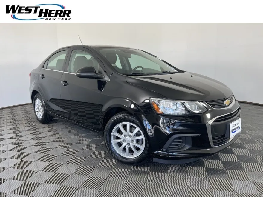 2020 Chevrolet Sonic LT photo 1