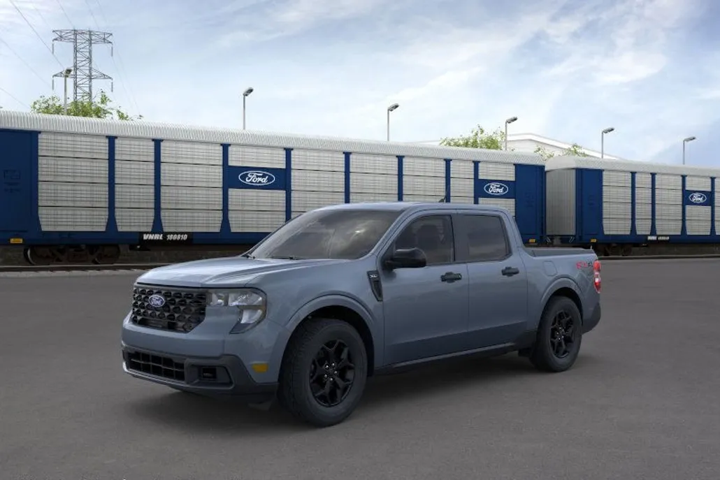 2025 Ford Maverick XLT photo 1