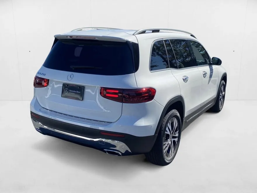 2025 Mercedes Benz GLB 250 photo 2