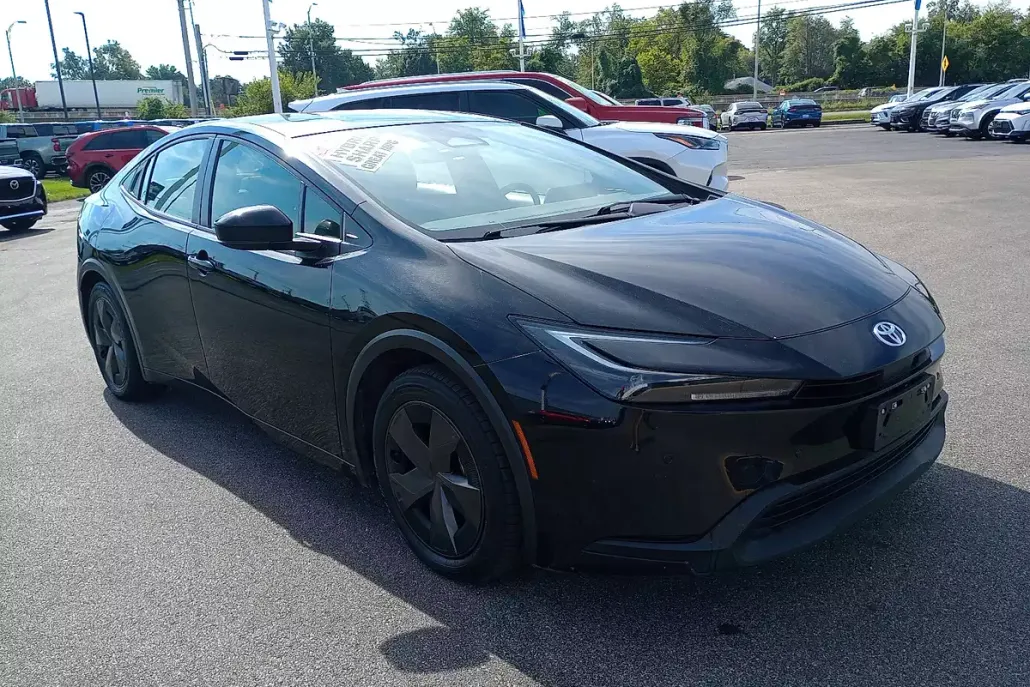 2024 Toyota Prius LE photo 1